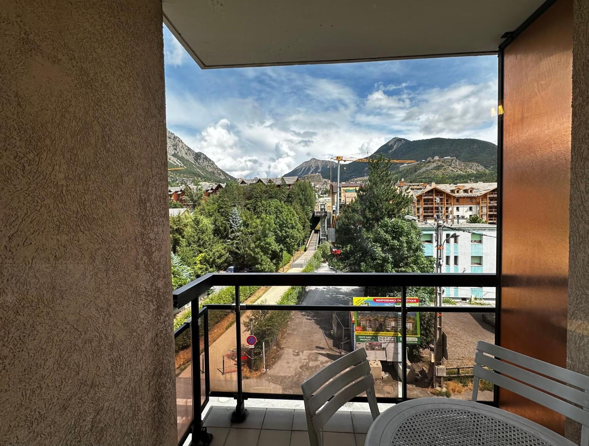 Appartement Centre Ville Pied De Piste Briancon Exterior photo